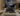 P.339 Interior de CASA AUSTIN, Austin, Texas, EE. con ilustraciones de Troika: Compression Loss (Venus), 2017, jesmonita y zócalo de hormigón, 165 x 50 x 50 cm, edición de 3, © Cortesía del artista Foto ©José Margaleff
