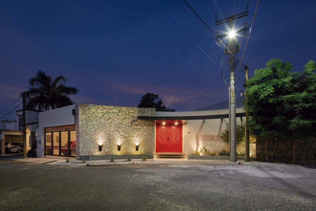 Casa Chimera: Un Oasis de Eclecticismo en Arquitectura y Diseño Interior