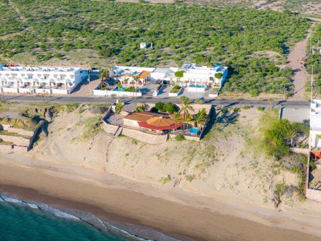 Vista aerea Casa en Venta Bahia de Kino sobre playa