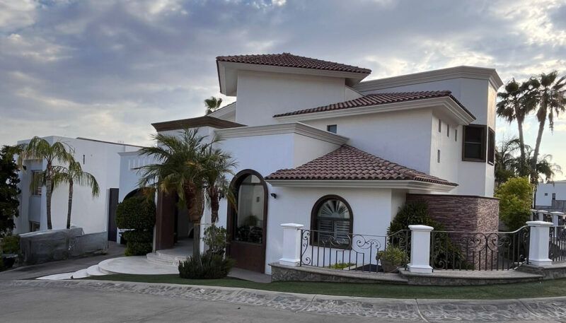 Fachada Residencia en Venta La Jolla Villa Esmeraldas