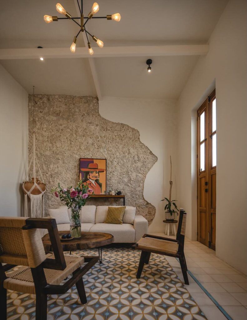 Casa Doble R renovación casa antigua Mérida por Taller Estilo Arquitectura, fotografía Manolo Solís- Sala con piso de pasta 