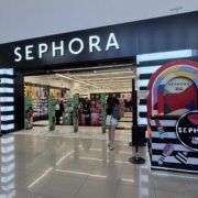 Evento House of Beauty de Sephora en Galerías Mall Hermosillo — stands de belleza con iluminación premium y decoración de lujo