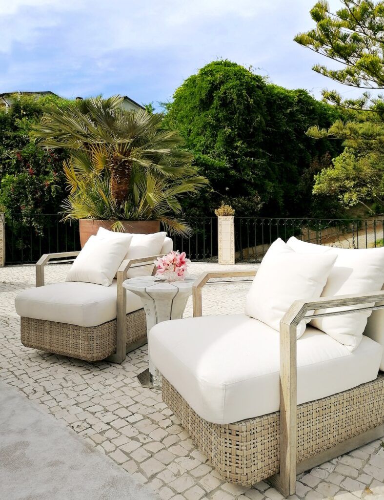 Silla exterior en materiales nobles tendencias decoración 2026