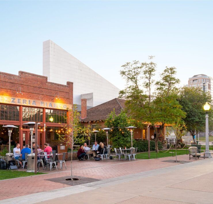 Fachada de Pizzeria Bianco, restaurante icónico del centro de Phoenix