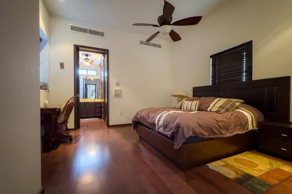Recamara en casa en La Jolla Residencial
