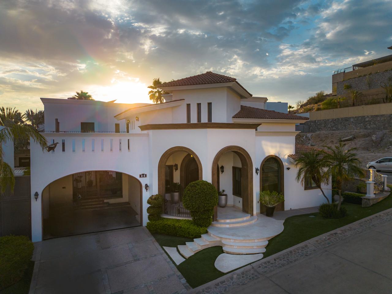 Fachada de Casa en Venta estilo Californiano