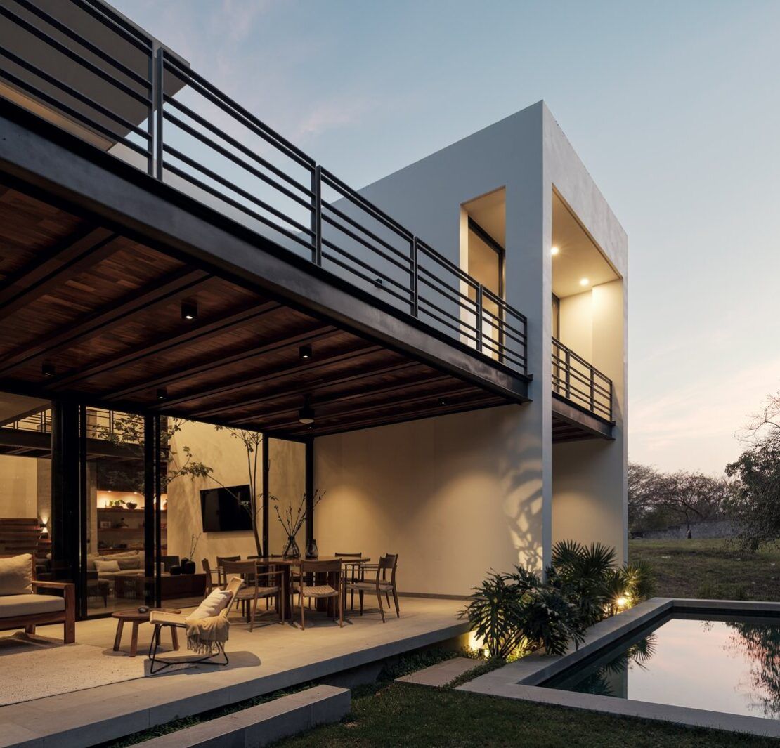Casa Amadar, casa residencial en Colima de Di Frenna Arquitectos, terraza y alberca al atardecer